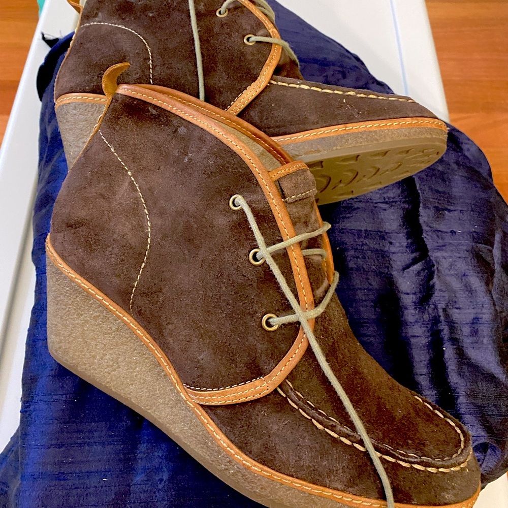 Olukai brown/mauve ankle suede bootie. 2.75” wedge heel and half inch platform